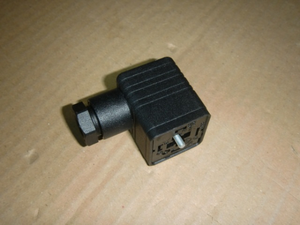 GDM 3016 schwarz 3+PE Ventilstecker-Buchse Form A (Hirschmann 934 395-100)
